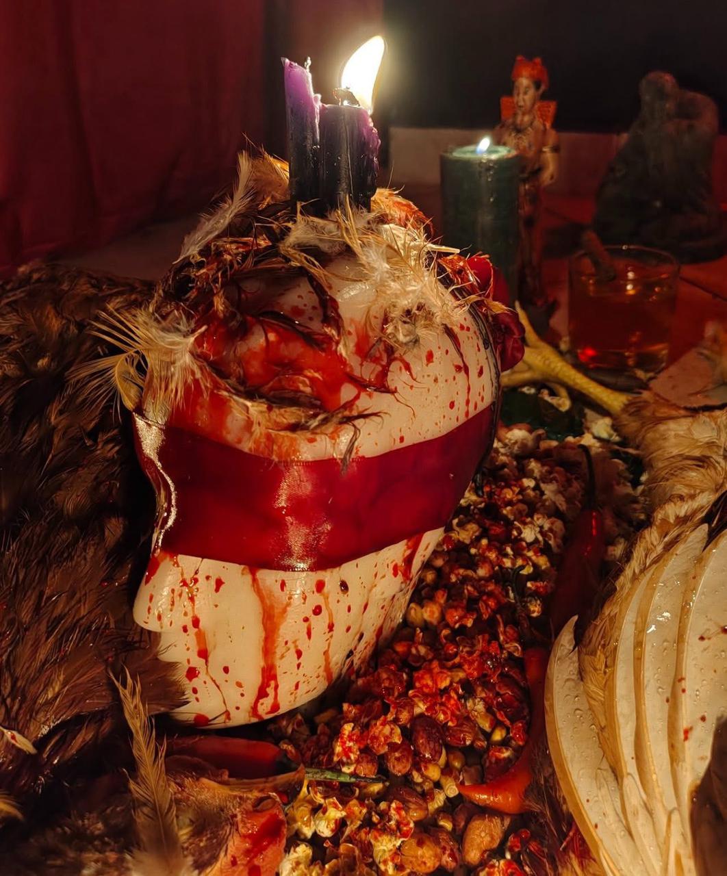 Ritual de amor com vela, rosas e oferendas